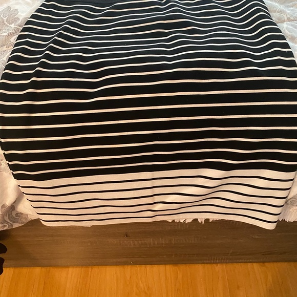 Striped  stretchy pencil skirt - Picture 2 of 3